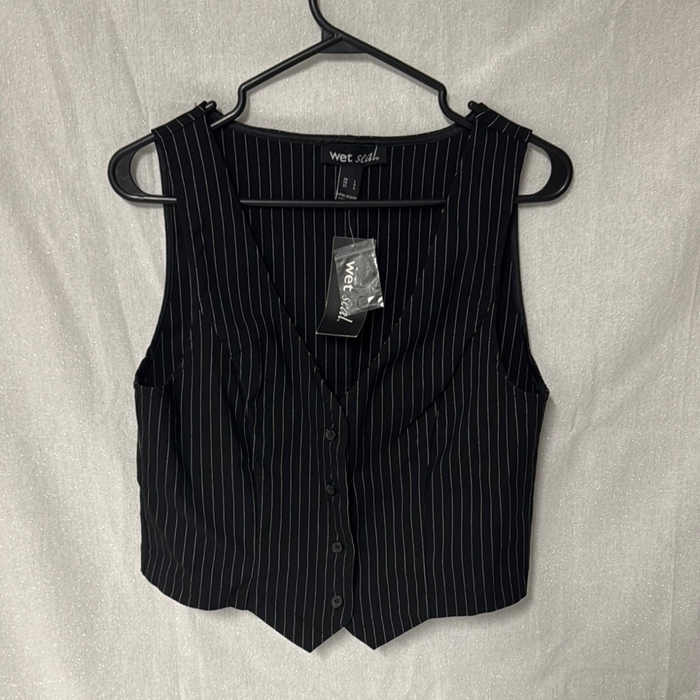 Wet Seal Black and White Sleeveless Crop Button Down vest